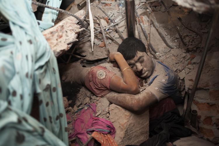 Udland. Den mest læste historie fra udlandet er den om Taslima Akhters billede fra Bangladesh. Fotografen fandt aldrig ud af, hvem de to personer på billedet var, eller hvilken relation de havde. 