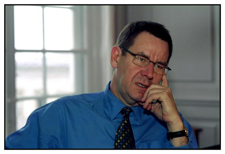 Brøler. Poul Nyrup Rasmussens udtalelse om, at Dansk Folkeparti ikke er stuerene, plager stadig partiet og dets vælgere. Billedet er fra hans tid som statsminister. 