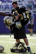 hierarki. Den yngste spiller på New Orleans Saints-holdet i NFL modtager endnu en hjelm fra en af de ældre spillere. Som en mild form for mobning skal de yngste bære hjelme og skulderpuder for de ældre spillere. 