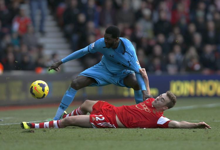 MATCHVINDER. For første gang i denne sæson var Emmanuel Adebayor med fra start hos Tottenham, og den disposition havde Tim Sherwood held med. 