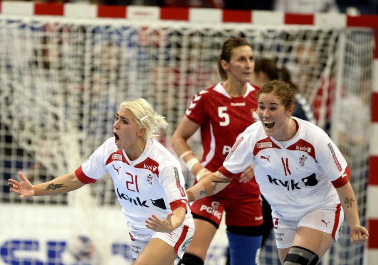 TOPSCORER. Med 10 scoringer havde Kristina 'Mulle' Kristiansen (tv.) en væsentlig andel i Danmarks VM-bronze. 