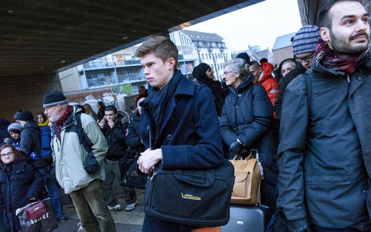 Bombetrussel. Op mod 8.000 passagerer er påvirket af forsinkelserne som følge af en bombetrussel mod Odense Banegård tidligere i dag, som har lammet togtrafikken over hele landet. 