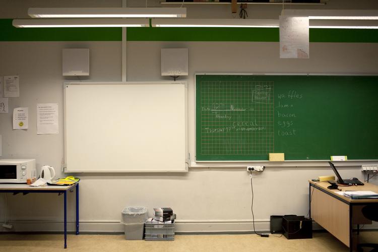 Lukket. Siden 2009 er 333 folkeskoler blevet nedlagt. 103 af dem er lukket helt, mens 230 er nedlagt i forbindelse med en sammenlægning. 
