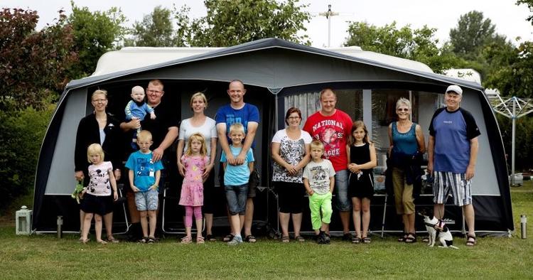 Samlet. Tip os om det bedste sted, hvor flere generationer kan holde ferie samlet. 