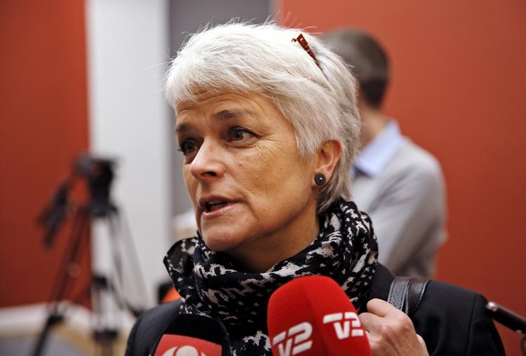 PRESSET. Socialminister Anette Vilhelmsen (SF) drøftede personligt projektet 'Stemmer på kanten', to dage dage før ansøgningsfristen til puljen udløb, afslører Berlingske i dag. 