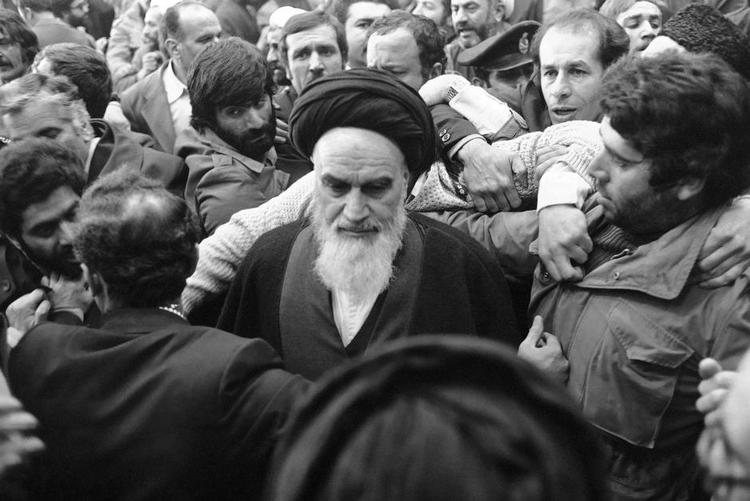 Hjemkomst. Ayatollah Khomeini vender i 1979 tilbage til Iran efter 14 års eksil i Frankrig. 