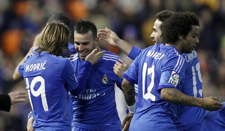 2-3. Med en scoring otte minutter før tid sikrede Real Madrid sig sejren mod Valencia. 