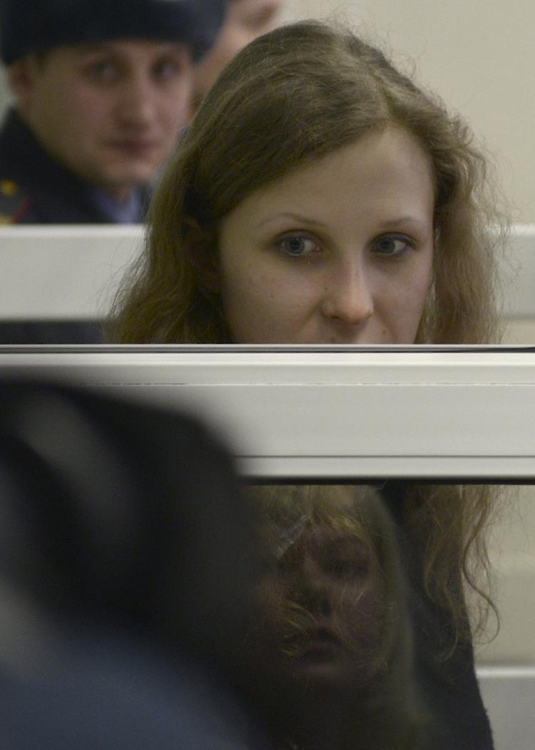 Løsladt. Maria Aljokhina fra Pussy Riot har ikke meget til overs for Putin. Hun ses her ifm. retssagen mod hende i august 2012. 