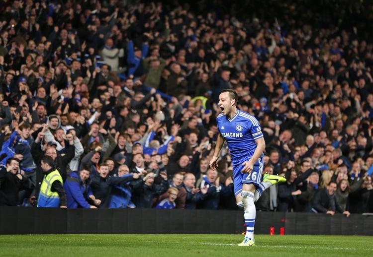 Fankultur. Chelsea-anfører John Terry fejrer scoring. En af klubbens ikoniske  fans er gået bort. 