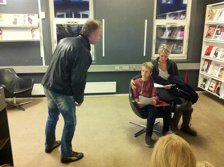 Pinligt. Stykket er virkelighedsnært og pinligt på den rigtige måde 