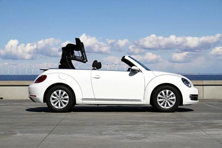 Charme. VW's The BEetle Cabriolet er et vellykket miks af VW's moderne og enkle udtryk og er mere retro-look. 