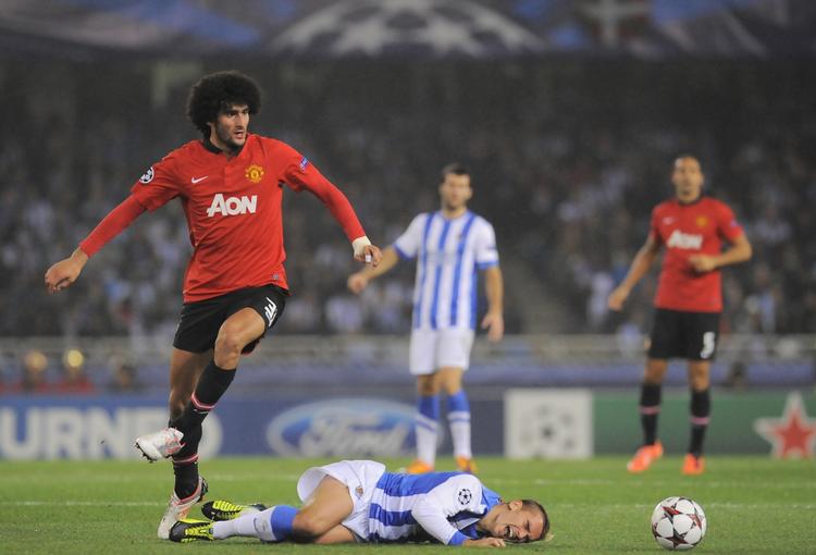 skade. Manchester Uniteds Marouane Fellaini (tv) har haft overraskende svært ved at falde til på mesterholdet efter sommerens skifte fra Everton. 