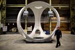 Sværindustri. Vestas producerer møller på det tidligere værft Lindø i Munkebo. Her er det en af vindmøllekomponenterne i baggrunden. 