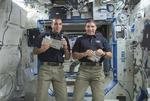 Julerumvandring. 53-årige Rick Mastracchio og 44-årige Mike Hopkins skal senere i dag på historiens blot anden julerumvandring, når de skal reparere et defekt køleanlæg på Den Internationale Rumstation (ISS). 