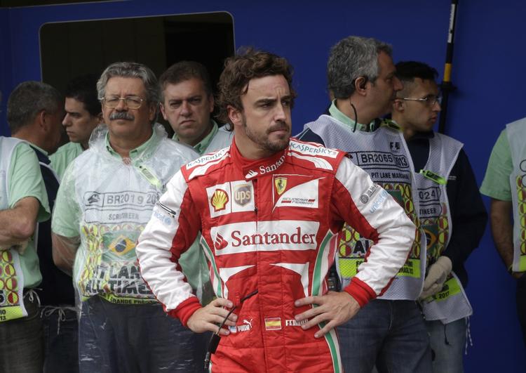 Rent. Formel 1-stjernen Fernando Alonso laver et cykelhold og det skal være dopingfrit. 