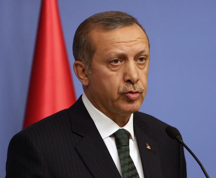Korruption. Tyrkiets ministerpræsident Erdogan er presset, efter korruptionsanklager har ramt hans regering. Indtil videre har tre af hans ministre har trukket sig. 