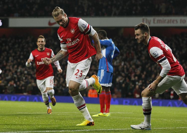 Kasse. Nicklas Bendtner jubler efter sin lynscoring mod Hull i starten af december. 
