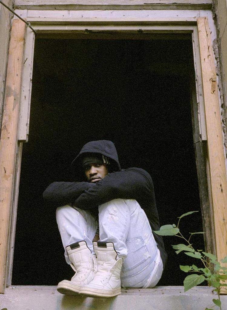 Fanget. I en alder af 25 år er amerikanske Darold Ferguson Jr. som rapperen A$AP Ferg en del af den aktuelle opblomstring af højkvalitetshiphop, der atter sætter fra på gadens benhårde virkelighed. Uden at glemme, at hiphop handler om at rydde bulen for konkurrenter med sine rim. 