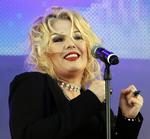 Ufiltreret. For et års tid siden brølesang Kim Wilde sit hit 'Kids in America' i toget på vej hjem fra en julefrokost. 