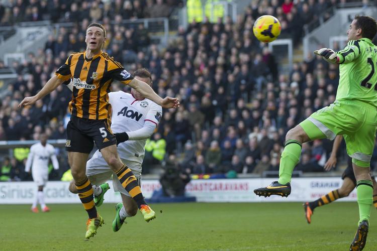 2-3. Med to scoringer i samme mål scorede James Chester (tv.) både til 1-0 og 2-3. 