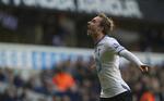 1-0. En perle af Christian Eriksen direkte på frispark gav Tottenham føringen, men kun i et par minutter. 