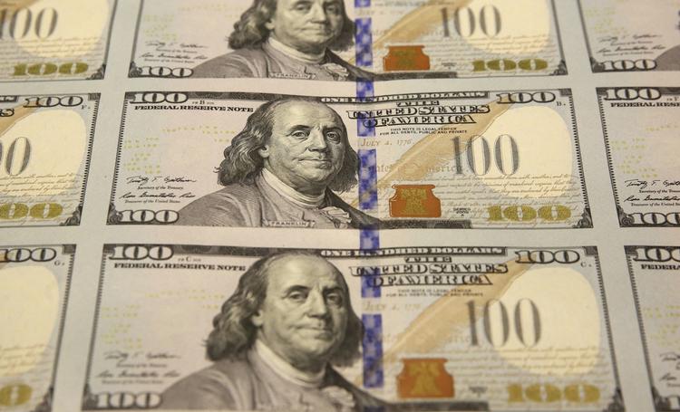 ÆRLIGHED. Seks bundter med 100-dollar sedler lå der i den brune papirpose på bagsædet af Gerardo Gamboas taxa. Han indleverede de 300.000 dollar (1,6 millioner kroner), som efterfølgende fandt sin rette ejermand. 
