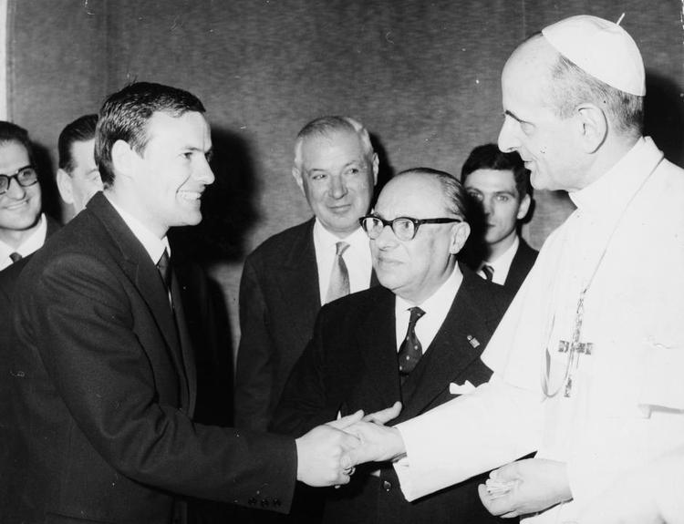Ære. Harald Nielsen, Årets Fund 1959, hilser på paven. 