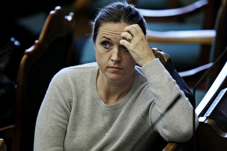Presset. Justitsminister Karen Hækkerup (S) bliver nu kritiseret for ikke at drøfte lovforslag med de øvrige regeringspartiers ordførere. 