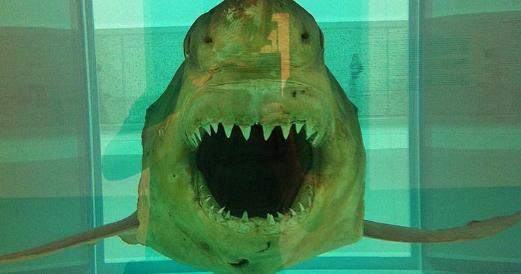 Tankenvækkende. Damien Hirst udstiller i øjeblikket med 'Relics' i Qatars hovedstad Doha. 