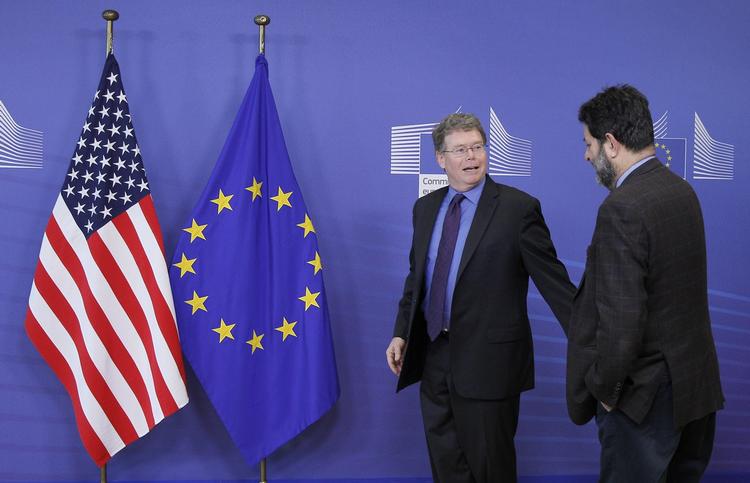 Teknisk. USA's chefforhandler, Dan Mullaney (til venstre), mødes her med den europæiske ditto, Ignacio Garcia Bercero. De skal finde knap så tekniske termer frem, hvis de vil have befolkningen med sig. 