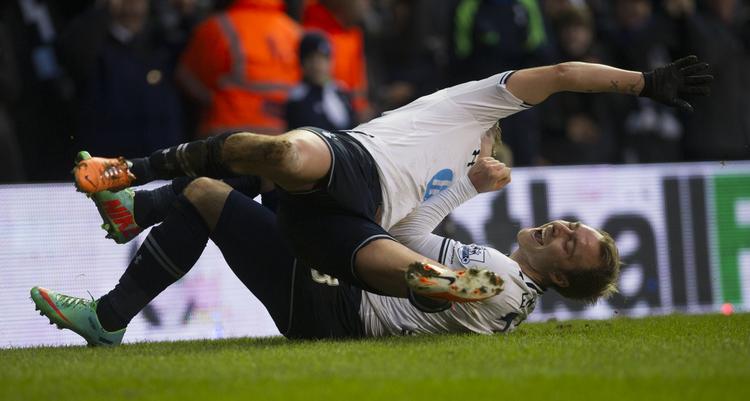 1-0. I sin niende kamp fik Christian Eriksen (nederst=) i aftes scoret for første gang i Premier League. 