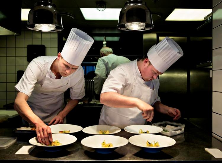 Topkarakter. Alberto K og Bocuse d’Or sølvvinderen Jeppe Foldager var blandt dem, som fik topkarakter af Politikens anmeldere i 2013. 