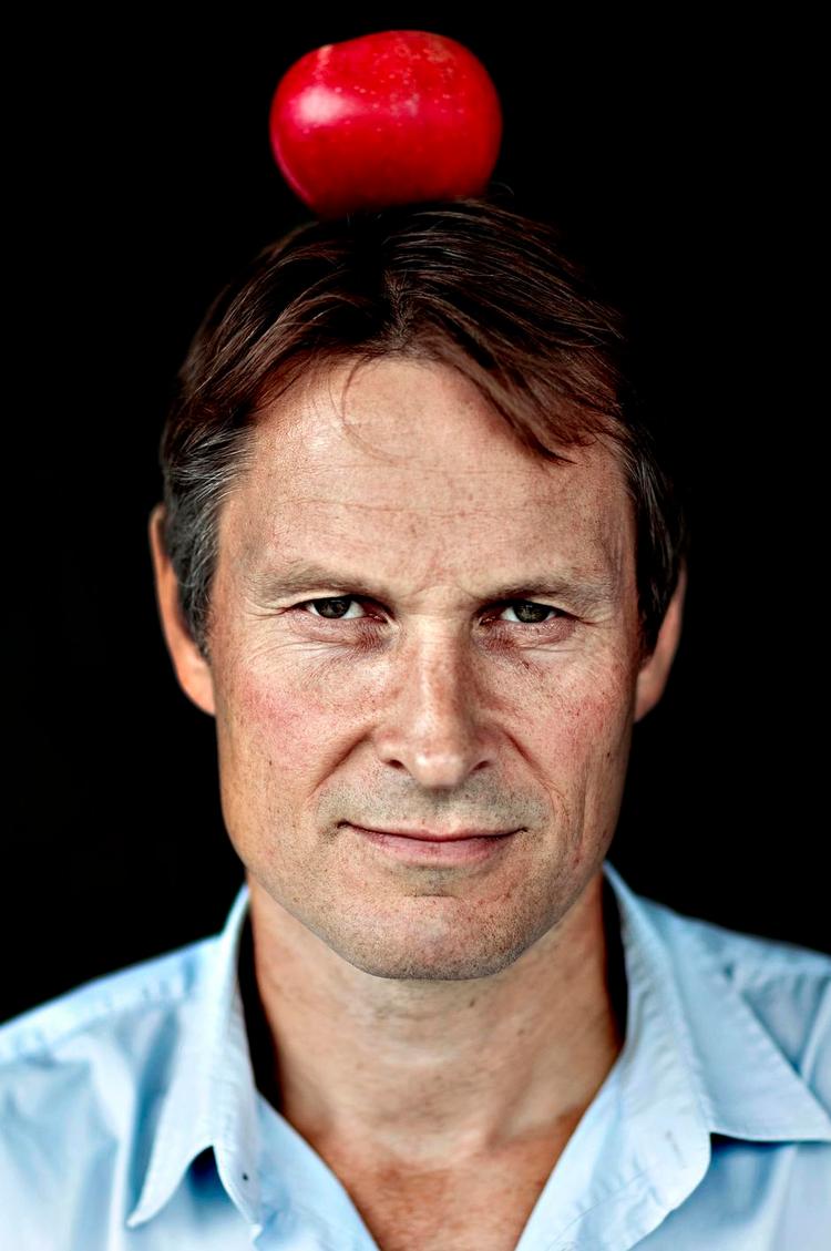 Iværksætter. Claus Meyer har fået megen anerkendelse for sit vidtfavnende virke. Han er bl.a. adjungeret professor på Københavns Universitet, udnævnt til Ridder af Dannebrog og årets æreshåndværker, årets frugtavler og årets københavner, har fået tildelt Kaffeprisen, Landbrugets Kulturpris og Grøntsagsprisen samt været formand for Rådet for Bedre Madkvalitet. 