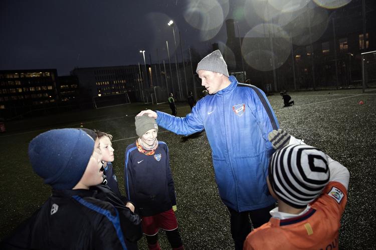 Marco Kieffer, træner for B.93’s U12-hold, har mistet to af sine spillere til Brøndby. 