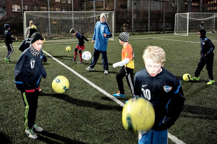 børnefiskeri. Hos B.93 har man oplevet, at de større klubber i området er bange for at komme for sent i jagten på de yngste talenter, og det har givet en del skuffelser i klubben fra Østerbro. 