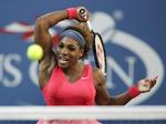 BESEJRET. På vej til Australien lagde Serena Williams lige vejen forbi Thailand, hvor hun tabte en showkamp. 