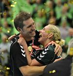 AFGØRENDE. Et taktisk træk af Christian Dalmose (tv.) ændrede pokalfinalen, mener Maria Fisker (th.) 