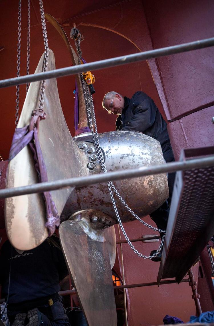 Aktivitet. Ansatte på reperationsværftet Orskov Yard arbejder på et off-shoreskib. 