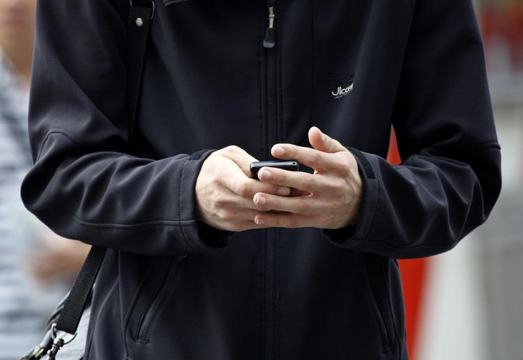 afhængighed. Flere vælger at trække stikket på sig selv, fordi de ikke kan styre deres forbrug af smartphone. 