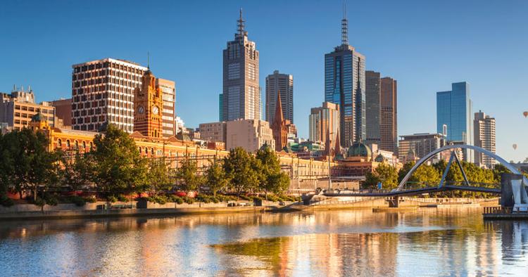 Storby. Melbournes skyline fejler ikke noget. Byen er Australiens næststørste, men stemningen er afslappet. 
