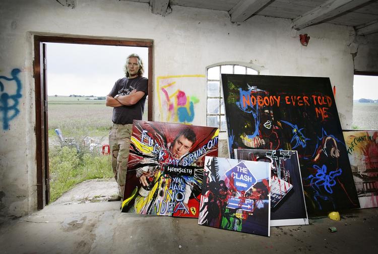 Kunsttyveri. Kunstneren Kristian von Hornsleth har haft indbrud på sit værksted.. 