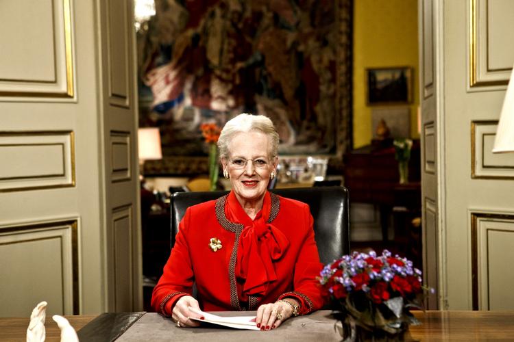 Grüttner var dronningens nytårstale en sædvanlig formfuldendt præstation - dog med et underskud af personlige anekdoter. 