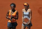 finalister. Siden 2004 har Serena Williams (tv.) vundet samtlige indbyrdes kampe mod Maria Sharapova. 