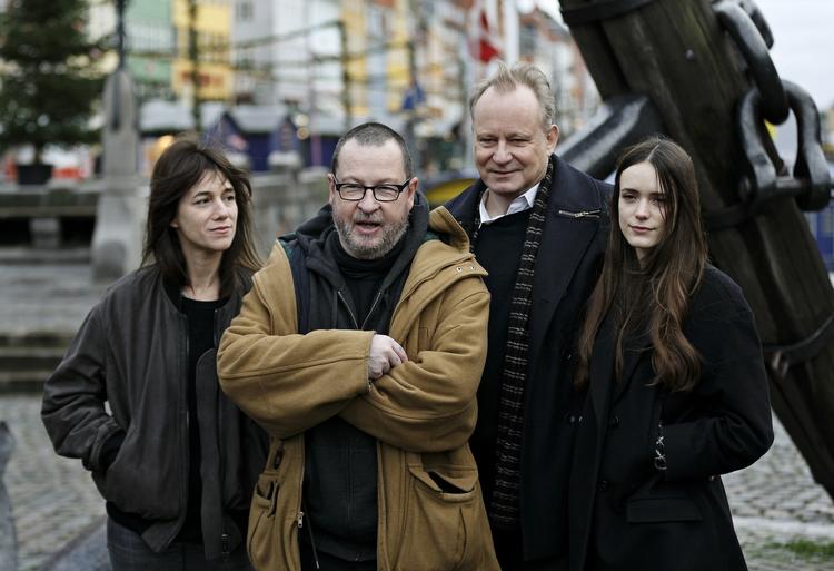 Nomineret. Charlotte Gainsbourg, Stellan Skarsgård, Stacy Martin og instruktør Lars von Trier stillede op til fotografering ved mindeankeret i Nyhavn i december sidste år. Men der var ingen, der sagde noget. Sådan er det med ham Trier. 