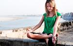 Stilhed. Yoga i den hellige indiske by Varanasi er en oplevelse for både krop og sjæl. 