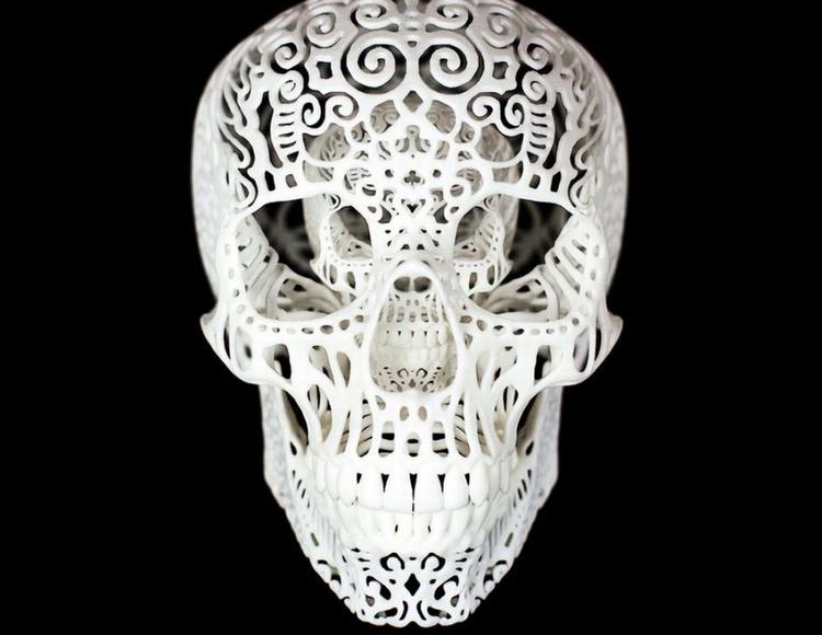 3D. Fremtidsforkser Karim Pedersen  forudser, at scannere der kan printe i 3D, bliver det nye i 2014. Her ses et kranie af kunstneren Joshua Harker, der benytter 3D-scannere i hans kunst. 