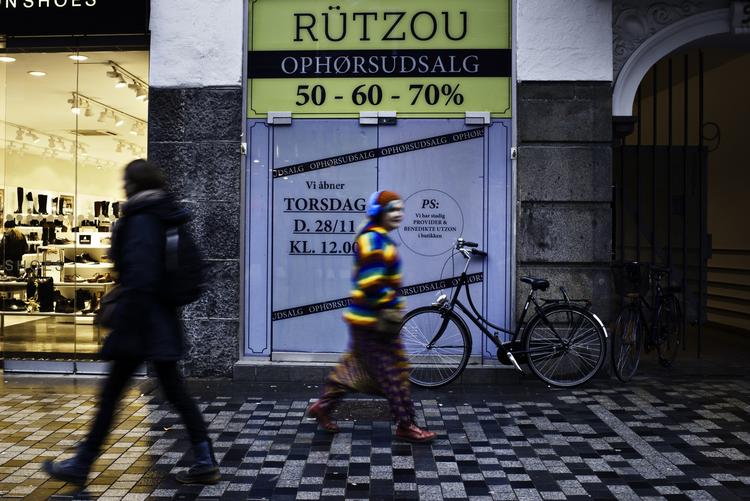 færdig. Det verdenskendte danske modehus Rützou tegner sig for en af årets konkurser. Firmaet holdt ophørsudsalg i sidste måned. 