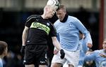 Superligaklar? Pontus Jansson (tv) i nærkamp med OB's Hans Henrik Andreasen i en træningskamp for små to år siden. 
