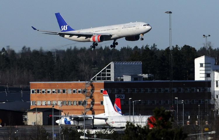Drilleri. Eller tilfælde? Norwegian har store problemer med sine Dreamliner-fly, og samtidig promoverer SAS sine pålidelige fly. 
