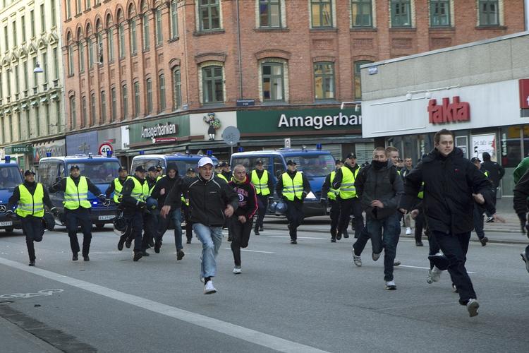 Uro.  Færre anholdes ifm fodboldkampe. 